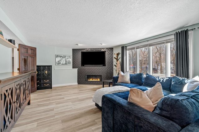 2801 Woods Trail N, Burnsville, MN 55306