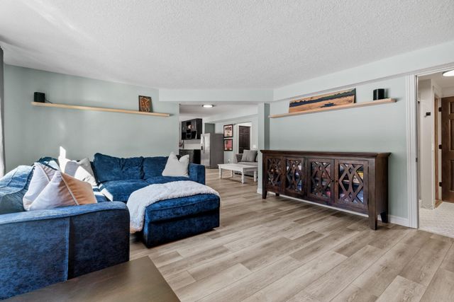 2801 Woods Trail N, Burnsville, MN 55306