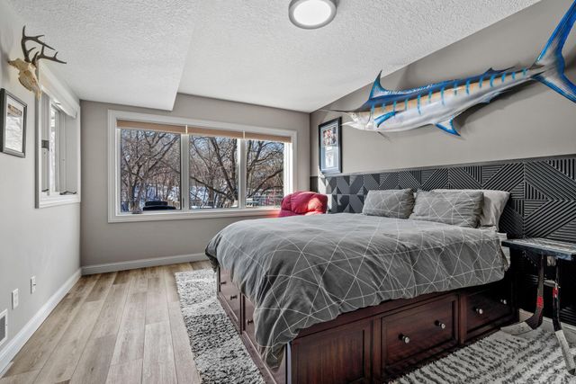 2801 Woods Trail N, Burnsville, MN 55306