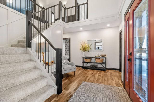 2801 Woods Trail N, Burnsville, MN 55306