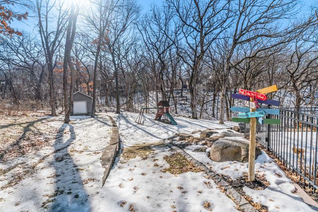 2801 Woods Trail N, Burnsville, MN 55306