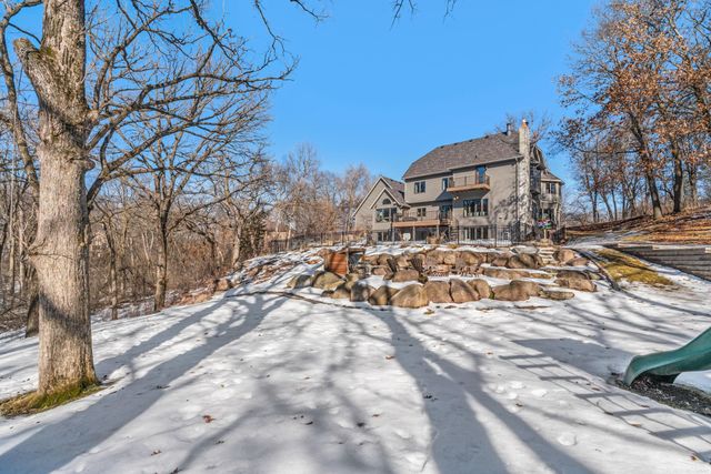 2801 Woods Trail N, Burnsville, MN 55306