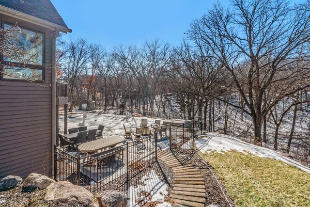 2801 Woods Trail N, Burnsville, MN 55306