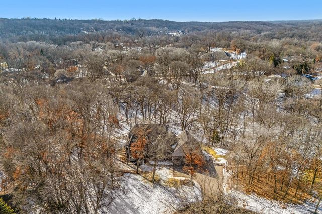 2801 Woods Trail N, Burnsville, MN 55306