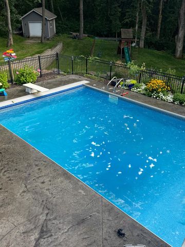 2801 Woods Trail N, Burnsville, MN 55306