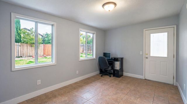 810 River Raft Ct, Modesto, CA 95351