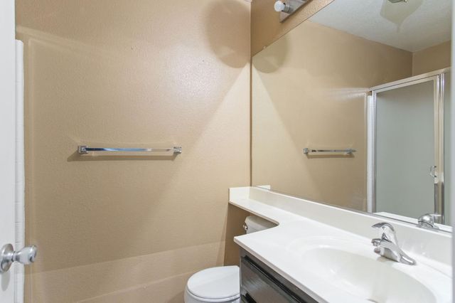 810 River Raft Ct, Modesto, CA 95351