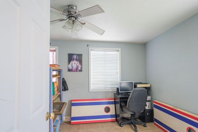 810 River Raft Ct, Modesto, CA 95351