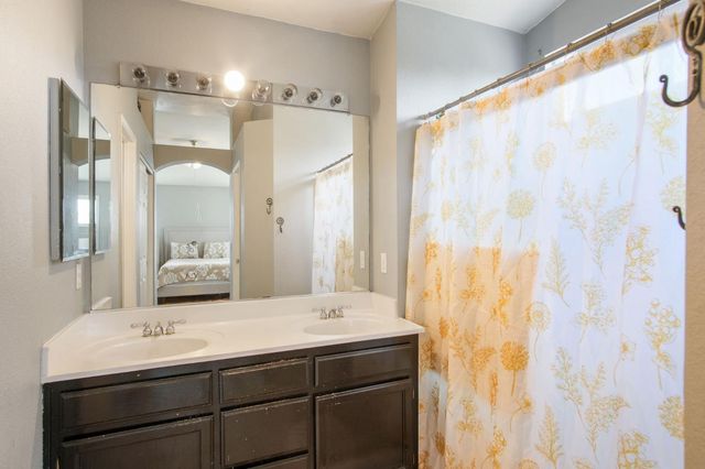 810 River Raft Ct, Modesto, CA 95351