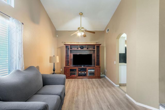 810 River Raft Ct, Modesto, CA 95351