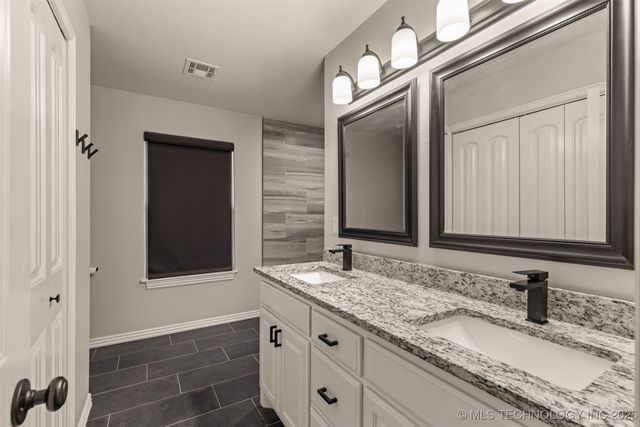 116 W Dogwood Street, Skiatook, OK 74070