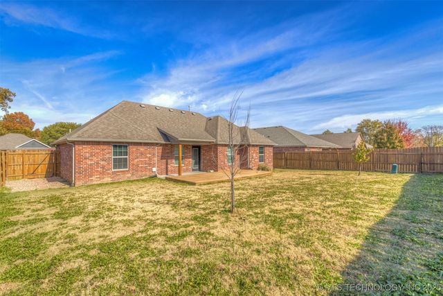 116 W Dogwood Street, Skiatook, OK 74070