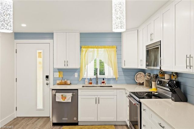 1417 Chesapeake AVE # 106, Naples, FL 34102