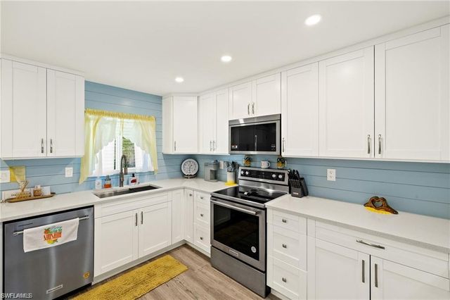 1417 Chesapeake AVE # 106, Naples, FL 34102