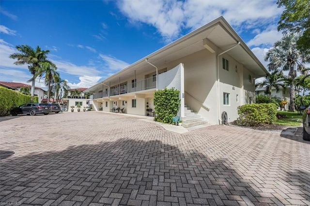 1417 Chesapeake AVE # 106, Naples, FL 34102