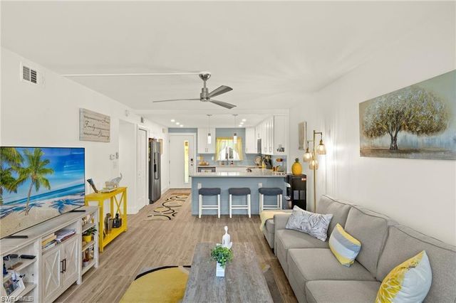 1417 Chesapeake AVE # 106, Naples, FL 34102