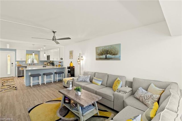 1417 Chesapeake AVE # 106, Naples, FL 34102