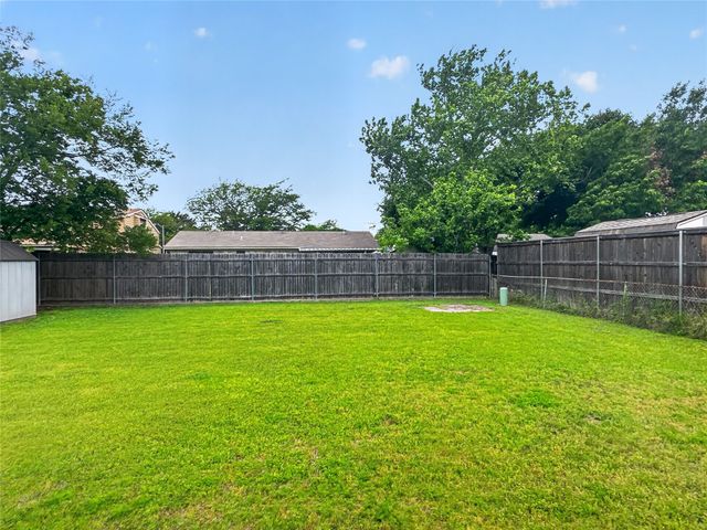 109 N Heights Drive, Crowley, TX 76036