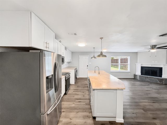 109 N Heights Drive, Crowley, TX 76036