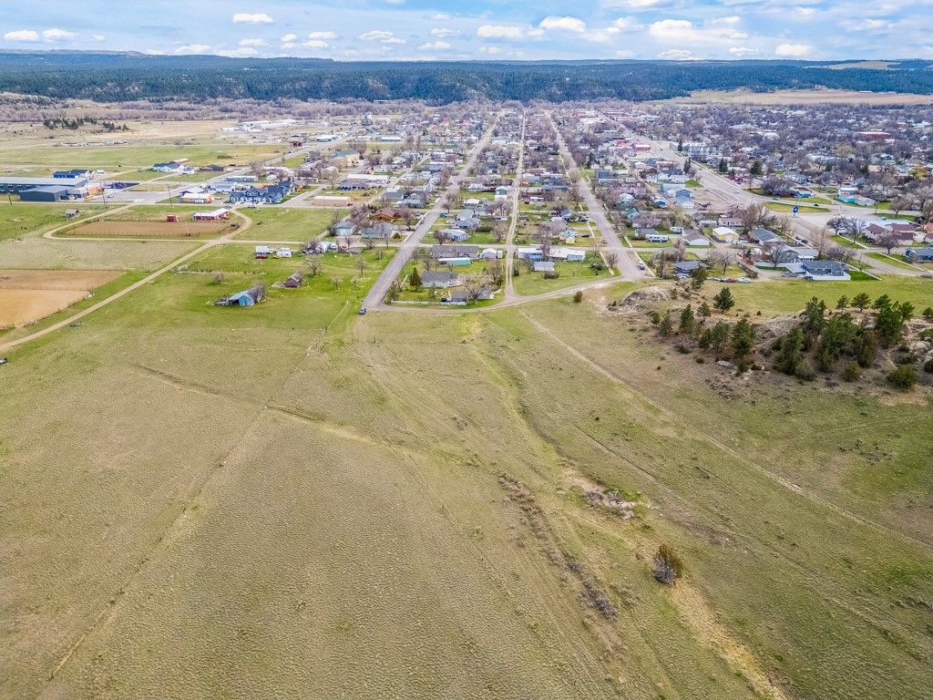 0000 14th Avenue E, Roundup, MT 59072