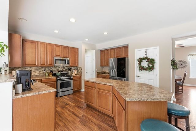 4473 Millstream Drive, Clay, NY 13041