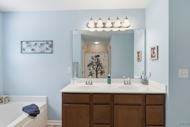 4473 Millstream Drive, Clay, NY 13041