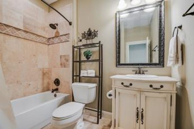 2401 Sailpoint DR, Spicewood, TX 78669
