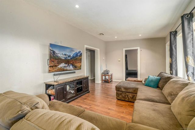 28587 Goetz Rd, Canyon Lake, CA 92587