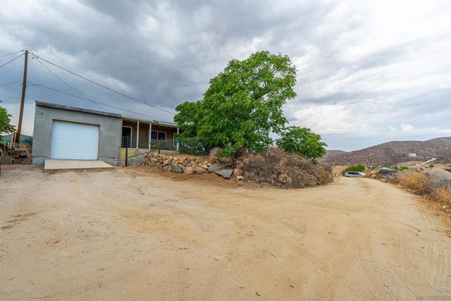 28587 Goetz Rd, Canyon Lake, CA 92587