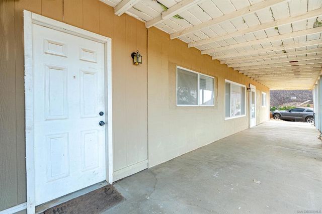 28587 Goetz Rd, Canyon Lake, CA 92587