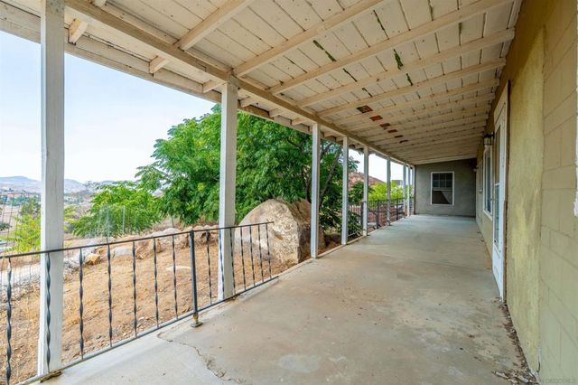 28587 Goetz Rd, Canyon Lake, CA 92587