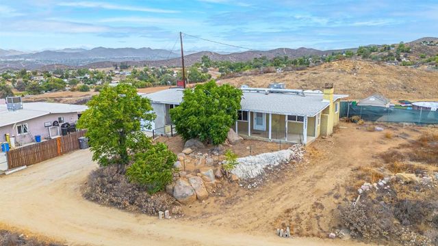 28587 Goetz Rd, Canyon Lake, CA 92587