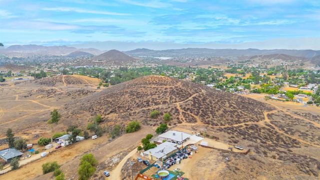 28587 Goetz Rd, Canyon Lake, CA 92587