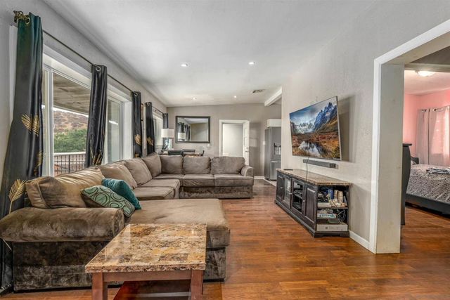 28587 Goetz Rd, Canyon Lake, CA 92587