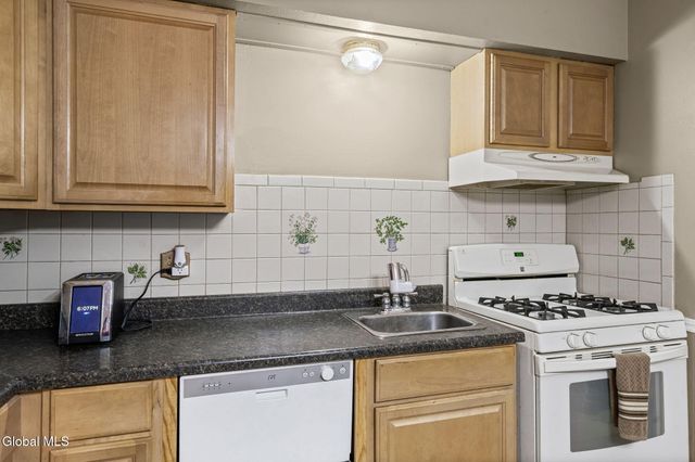 2525 Consaul Road, Schenectady, NY 12304
