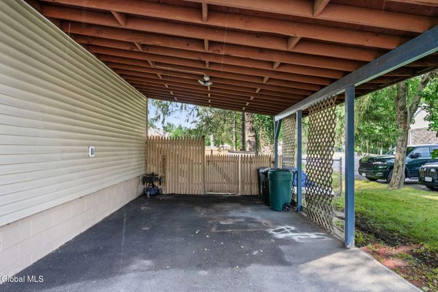 2525 Consaul Road, Schenectady, NY 12304