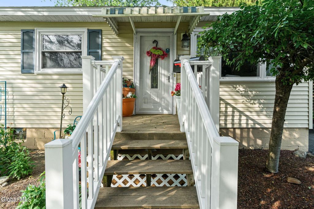2525 Consaul Road, Schenectady, NY 12304