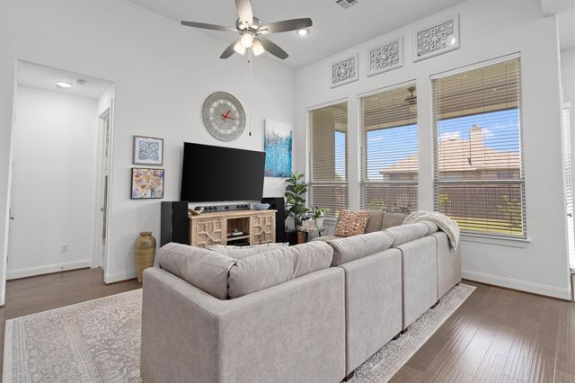 101 Permian LN, Liberty Hill, TX 78642