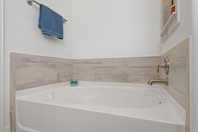 101 Permian LN, Liberty Hill, TX 78642