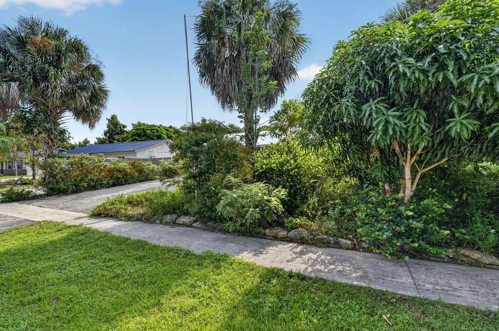 303 S DELAWARE Boulevard, Jupiter, FL 33458