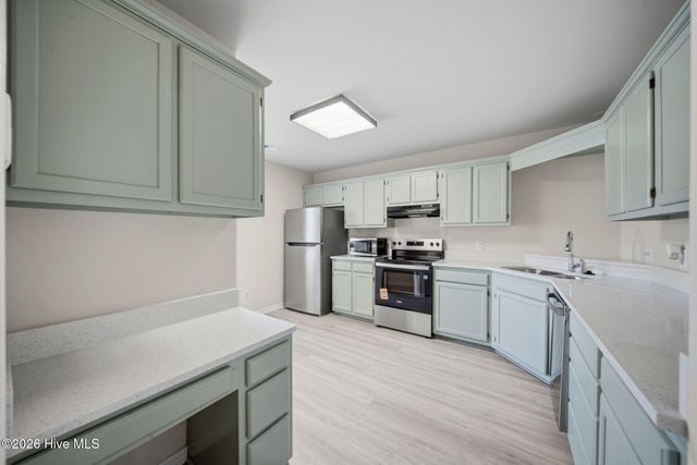 2704 Manor Court, Wilmington, NC 28405