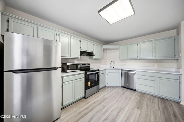 2704 Manor Court, Wilmington, NC 28405