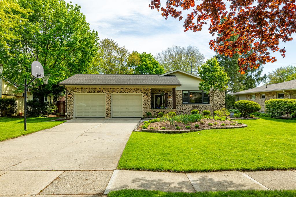 454 Mills Road, Saline City, MI 48176