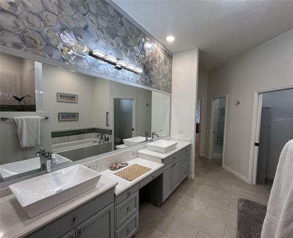 442 TREMINGHAM WAY, Venice, FL 34293