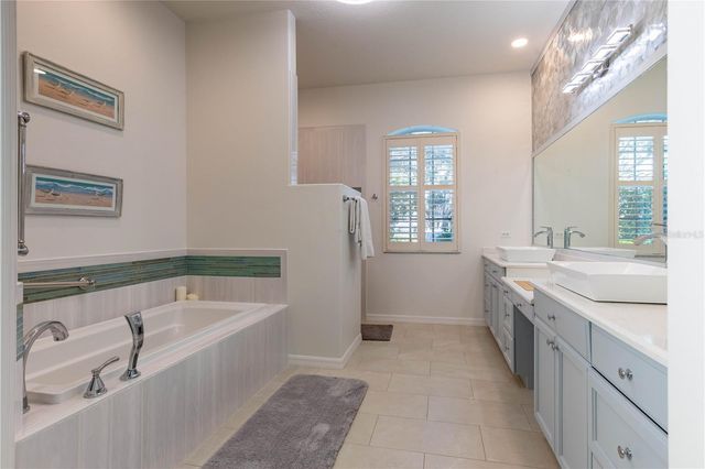 442 TREMINGHAM WAY, Venice, FL 34293