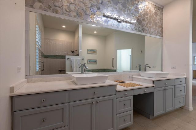 442 TREMINGHAM WAY, Venice, FL 34293