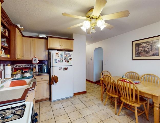 106 Merida St, Springfield, MA 01104