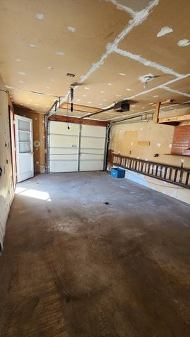106 Merida St, Springfield, MA 01104