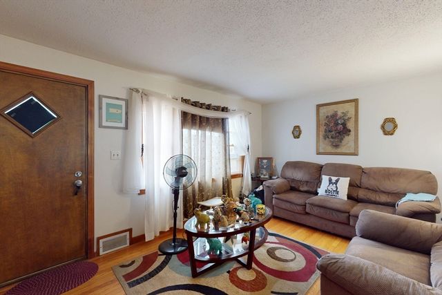 106 Merida St, Springfield, MA 01104
