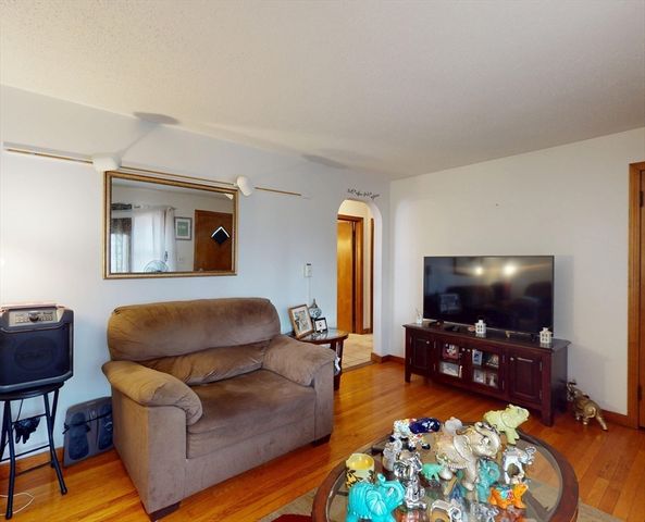 106 Merida St, Springfield, MA 01104